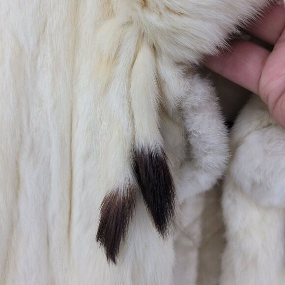 Vintage Rabbit Fur Cape Stowe Poncho Vanilla M Big Shoulder Native American - Picture 6 of 16